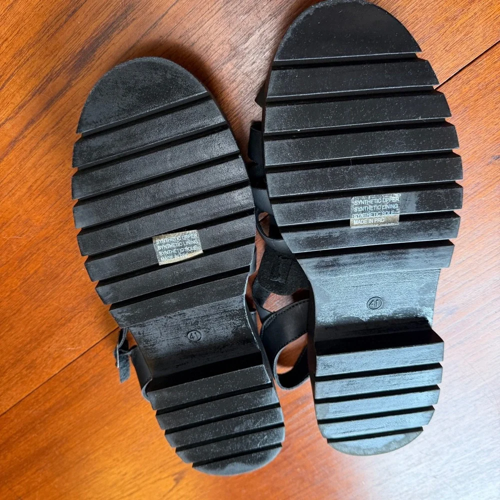 Ghanda black platform